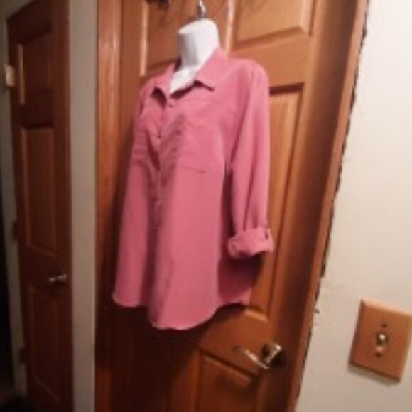 Salmon colored blouse - Picture 3 of 9